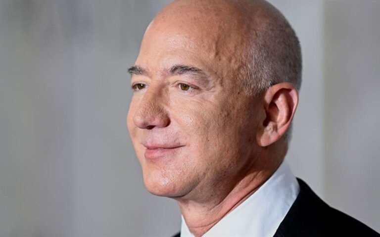 The Full Story Behind Jeff Bezos’ Ex-Wife MacKenzie Scott and Her Net Worth Today