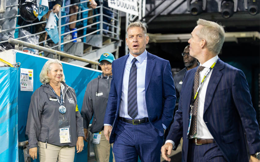 what is troy aikman's net worth